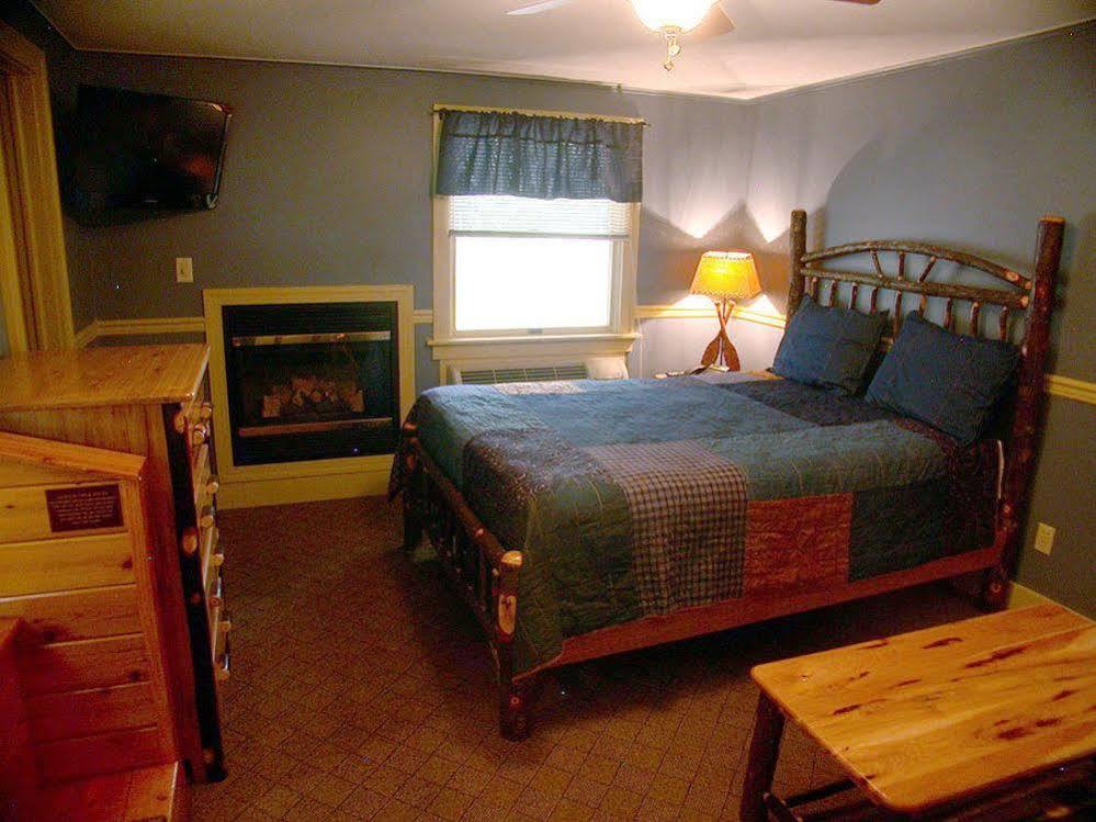Mountaintop Lodge At Lake Naomi Pocono Pines Exterior photo